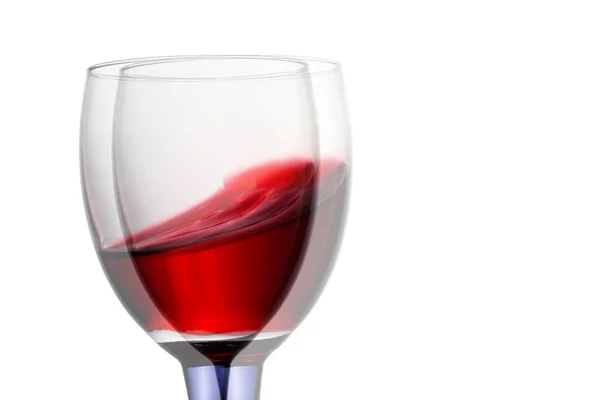 魅惑的な幻想の抽象化白を基調としたアルコールのコンセプトオブジェクト上のガラスに赤ワインをスプラッシュデザイン — ストック写真
