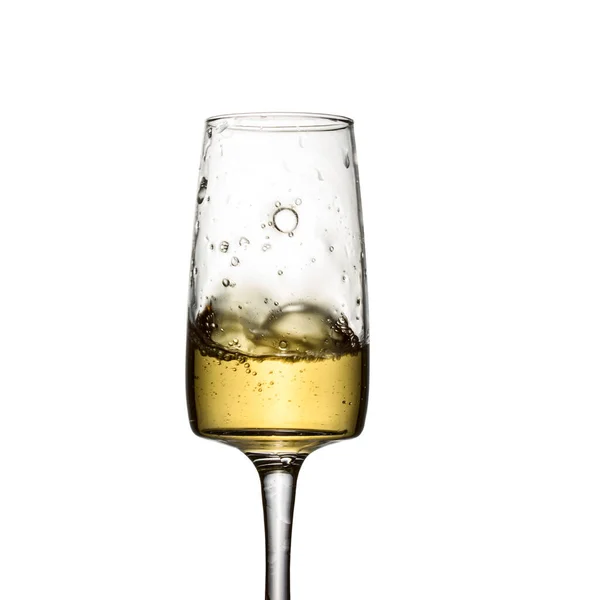 Rozbryzgi Świątecznego Wina Przezroczystym Szklanym Przedmiocie Bliska Koncepcji Designerskiej Alkoholu — Zdjęcie stockowe