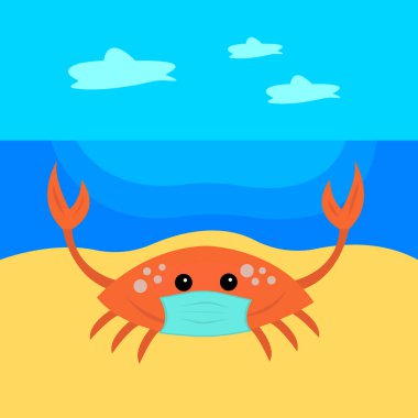 Kumda tıbbi maske takan yengeç. Suyun arka planında ve bulutlu mavi gökyüzü, virüs konsepti ve plaj mevsimi.