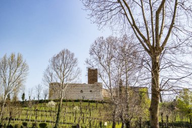 Montecchio Maggiore kalesinin manzarası, Vicenza - İtalya