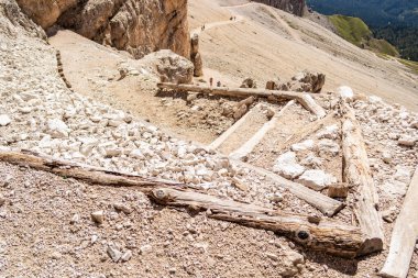Tofana di Rozes patikasından manzara, Veneto - İtalya