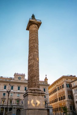 Roma 'daki Trajan sütununa bak. Ağustos 2019 Roma, Lazio - İtalya
