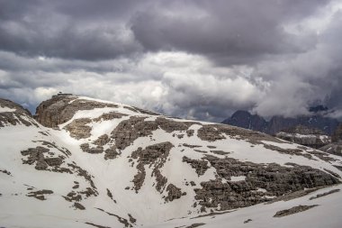 İtalya, Trentino alto Adige, Pordoi Geçidi 'ndeki Maria Sığınağı' ndan dağ manzarası