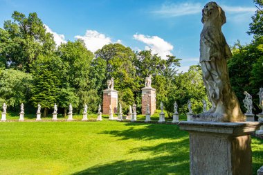Villa Revedin Bolasco Gölü manzarası. 8 Haziran 2019 Castelfranco Veneto, Treviso - İtalya