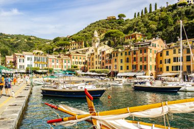 Liguria 'daki Portofino kasabasının manzarası. 14 Ağustos 2019 Portofino, Liguria - İtalya