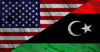 Amerika Birleşik Devletleri ve Libya 'nın dekoratif renkli bayraklarının ahşap arka planı