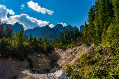 Dağların güzel manzarası