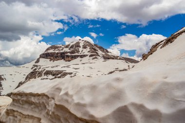 İtalya, Trentino alto Adige, Pordoi Geçidi 'ndeki Maria Sığınağı' ndan dağ manzarası