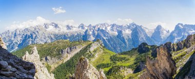 Misurina, Veneto yakınlarındaki Dolomite dağlarının manzarası - İtalya