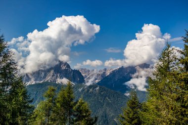 Dağların güzel manzarası