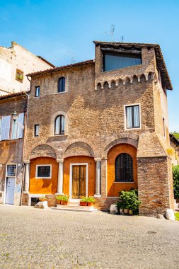 Roma 'da Trastevere bölgesinde bir eve bak. Ağustos 2019 Roma, Lazio - İtalya