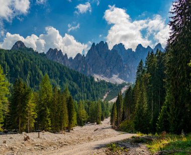 Dağların güzel manzarası