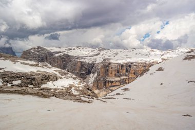 İtalya, Trentino alto Adige, Pordoi Geçidi 'ndeki Maria Sığınağı' ndan dağ manzarası