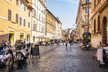Roma 'nın varoşlarında bir sokak manzarası. Ağustos 2019 Roma, Lazio - İtalya