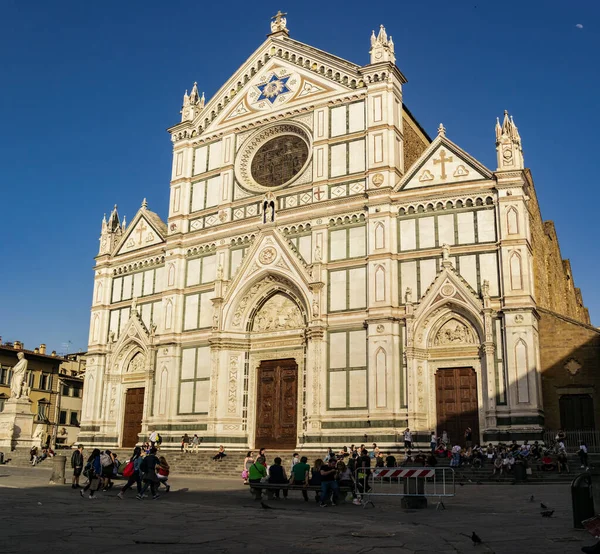 フィレンツェのサンタ クローチェ大聖堂をご覧ください 4月2018フィレンツェ トスカーナ州 イタリア — ストック写真