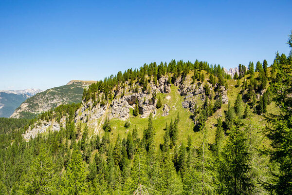 Вид на горы вблизи озера Мисюрина, Беллуно - Италия