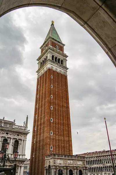 Venedik, Veneto, İtalya 'daki San Marco çan kulesinin manzarası