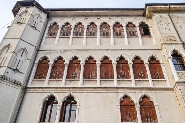 Feltre, Belluno 'da antik bir sarayın manzarası