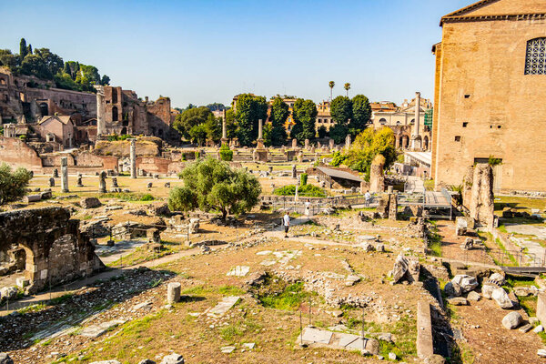 Взгляд на имперские форумы в Риме. Август 2019 Рим, Лацио - Италия