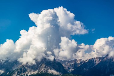 Dağların güzel manzarası