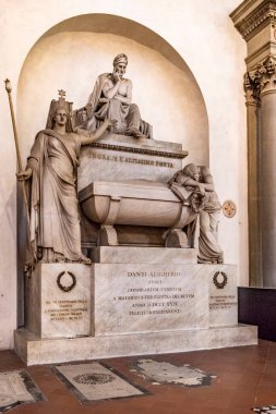 Dante Alighieri 'nin Floransa' daki Santa Croce Kilisesi 'ndeki mezarına bakın. 25 Nisan 2018 Floransa, Toskana - İtalya