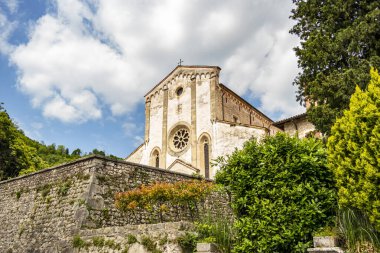 Follina, Treviso 'daki Manastır Manastırı Santa Maria di Follina' ya bakın