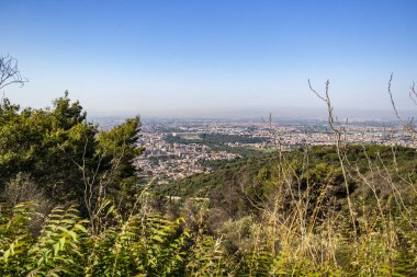 Güneşli bir günde Barselona şehrinin hava manzarası, İspanya