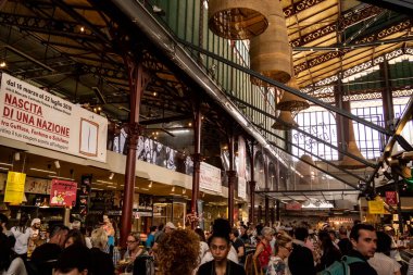 Floransa pazarının iç manzarası. 23 Nisan 2018 Floransa, Toskana - İtalya