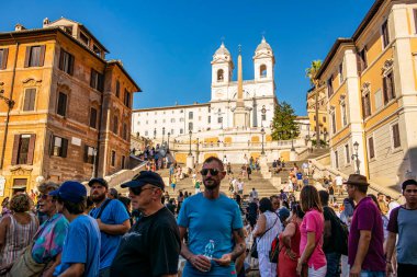 Roma 'daki Trinit dei Monti Kilisesi manzarası. 20 Ağustos 2019 Roma, Lazio - İtalya