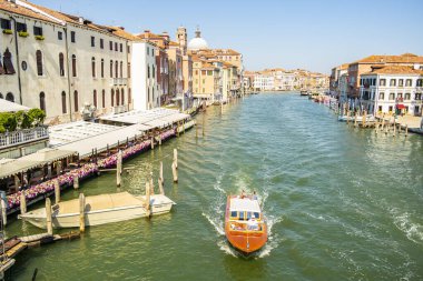 Venedik, İtalya dolaylarında Eylül 2019: Şehrin merkezindeki Büyük Kanal manzarası