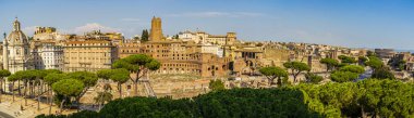 Roma, Lazio 'daki Altare della Patria anıtının manzarası