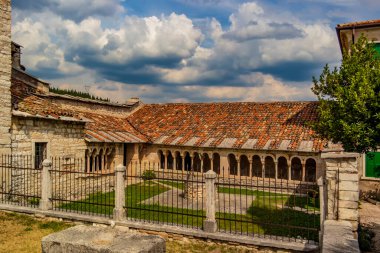 Veneto, Verona, İtalya 'da Valpolicella' daki San Giorgio rıhtımına bakın.