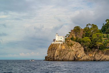 Portofino deniz fenerine bakın, Liguria - İtalya