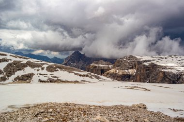 İtalya, Trentino alto Adige, Pordoi Geçidi 'ndeki Maria Sığınağı' ndan dağ manzarası