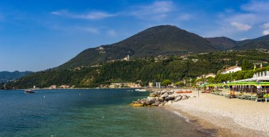 Brescia 'daki Toscolano Maderno Gölü manzaralı. 11 Eylül 2018 Toscolano Maderno, Lombardy - İtalya