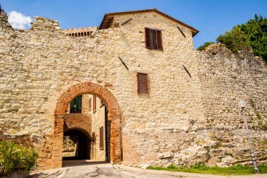 Orta çağ köyü Castiglione del Lago, Umbria - İtalya