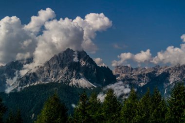 Dağların güzel manzarası