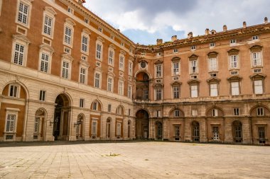 Caserta Kraliyet Sarayı 'nın manzarası. 17 Haziran 2018 Caserta, Campania - İtalya