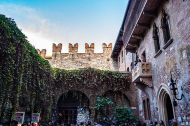 Barselona 'daki eski ortaçağ şatosu