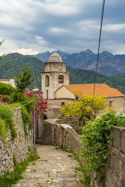 Eski şehir Kotor 'un manzarası, monthe gro
