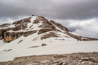 İtalya, Trentino alto Adige, Pordoi Geçidi 'ndeki Maria Sığınağı' ndan dağ manzarası