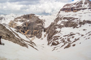 İtalya, Trentino alto Adige, Pordoi Geçidi 'ndeki Maria Sığınağı' ndan dağ manzarası