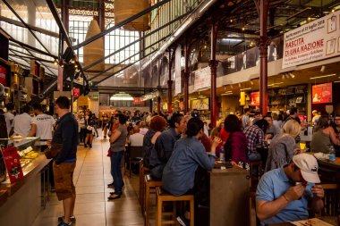 Floransa pazarının iç manzarası. 23 Nisan 2018 Floransa, Toskana - İtalya