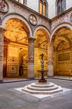 Floransa 'daki Palazzo Vecchio' nun avlusunda. 23 Nisan 2018 Floransa, Toskana - İtalya