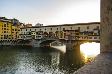 Floransa, Toskana 'daki Ponte Vecchio' nun manzarası