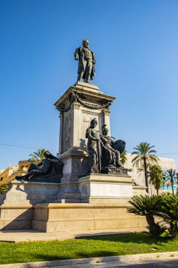 Roma 'daki Camillo Cavour' a adanmış heykele bakın. Ağustos 2019 Roma, Lazio - İtalya