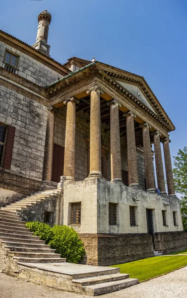 Venedik 'te bulunan La Malcontenta adlı Foscari villasının manzarası. 15 Temmuz 2018 Malcontent, Veneto - İtalya