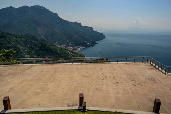 Ravello 'nun Amalfi sahilindeki görüntüsü, Campania - İtalya