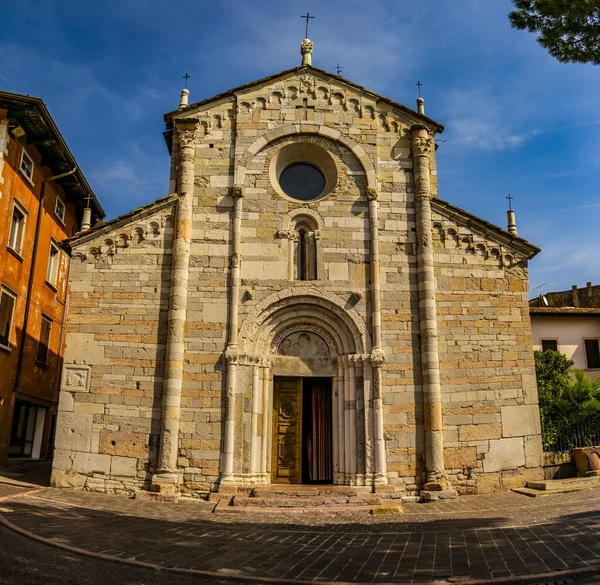 Lombardy Deki Garda Gölü Nde Maderno Daki Sant Andrea Kilisesi — Stok fotoğraf