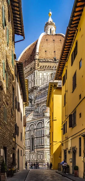 Vista Uma Rua Florença Com Turistas Abril 2018 Florença Itália — Fotografia de Stock